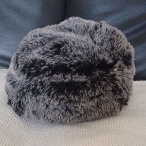 Dockers Faux Fur Winter/Ski Hat in Black and Gray